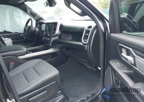 2021 Ram 1500 Big Horn 4X4 6'4 Box z USA, uszkodzony, nr VIN 1C6SRFBT5MN720595